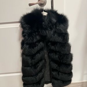 Fox fur vest! Very stylish! In great condition